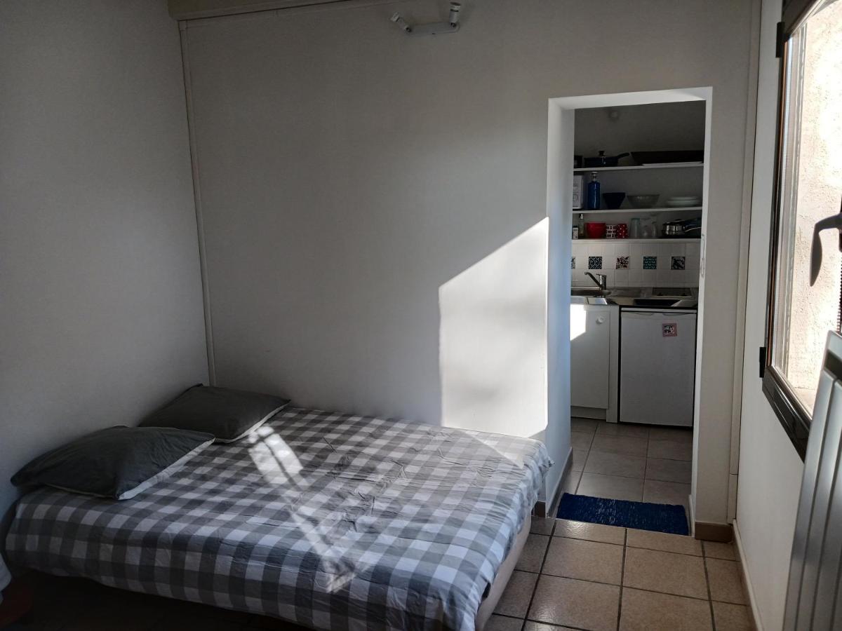 Studio Charmant Et Calme Villeneuve Les Avignon Entree Et Cour Independantes Climatisation Piscine Parking Экстерьер фото