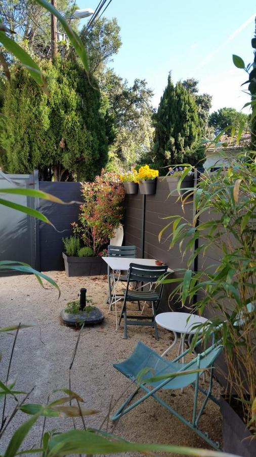 Studio Charmant Et Calme Villeneuve Les Avignon Entree Et Cour Independantes Climatisation Piscine Parking Экстерьер фото