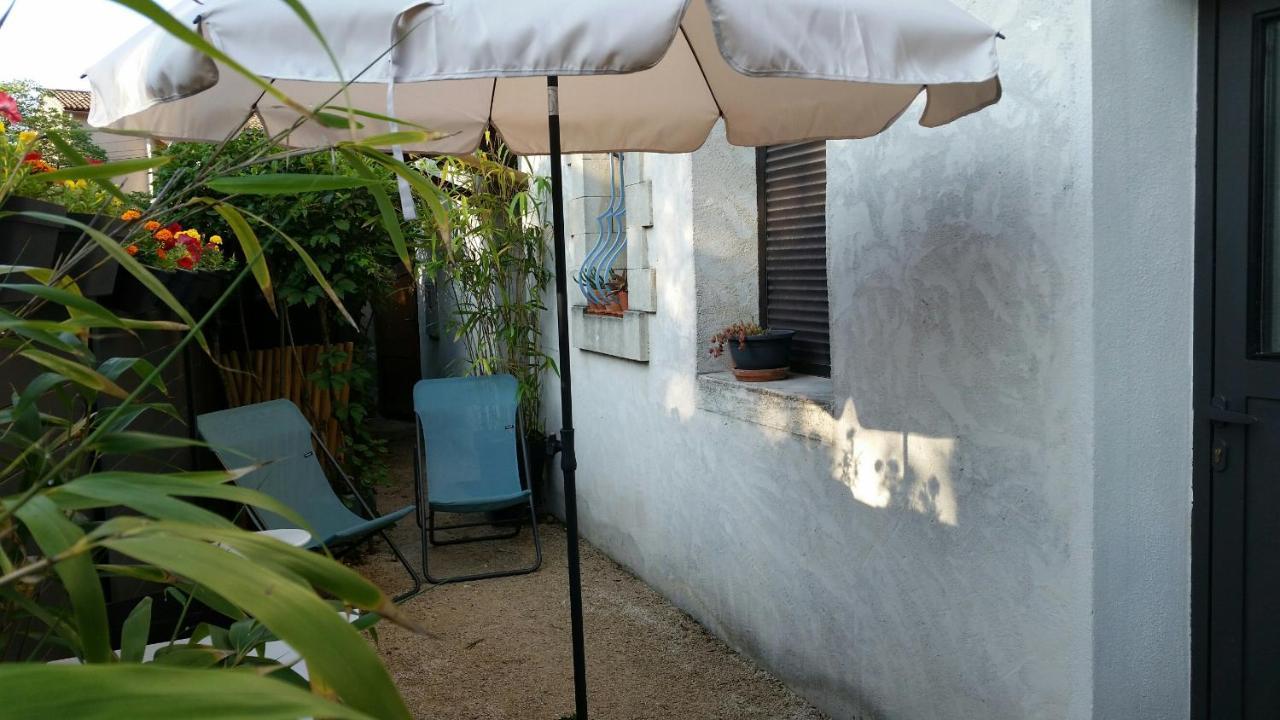 Studio Charmant Et Calme Villeneuve Les Avignon Entree Et Cour Independantes Climatisation Piscine Parking Экстерьер фото